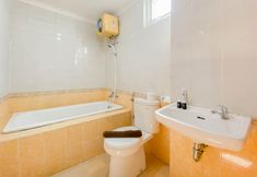 客房浴室 4 Comfort Stay Studio Apartment Grand Palace Kemayoran By Travelio