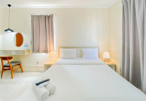 침실 Homey and Comfort Studio Grand Palace Kemayoran Apartment By Travelio