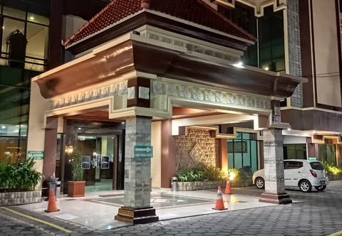 외관 Grand Larisae Hotel