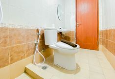 ห้องน้ำภายในห้อง 3 Spacious Studio (No Kitchen) Apartment Grand Palace Kemayoran By Travelio