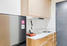 Common Space 2 Homey and Cozy Living Studio Apartment at Collins Boulevard By Travelio