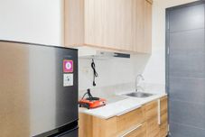 Common Space Homey and Cozy Living Studio Apartment at Collins Boulevard By Travelio