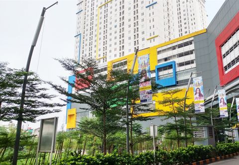 Lobby Strategic and Comfy 2BR Apartment at Bassura City By Travelio