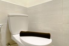 In-room Bathroom Restful and Modern Look 2BR Apartment at Meikarta By Travelio