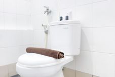 In-room Bathroom Good Choice 2BR Apartment Bassura City near Mall By Travelio