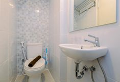 In-room Bathroom 3 Cozy and Simply Look Studio Tokyo Riverside PIK 2 Apartment By Travelio
