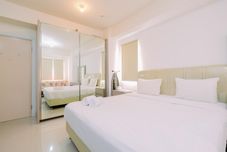 Bedroom Cozy and Good Deal Studio Green Pramuka City Apartment By Travelio