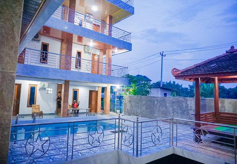 Bên ngoài Hotel Wijaya Family 2
