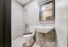 In-room Bathroom 3 Cozy Stay and Restful Studio with Balcon at Collins Boulevard Apartment By Travelio