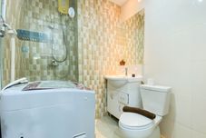 In-room Bathroom Good Choice and Cozy Studio Apartment at Ambassade Kuningan By Travelio
