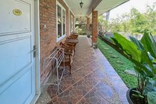 大堂 RedDoorz near Taman Bunga Nusantara