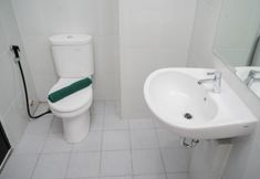 In-room Bathroom 3 Comfort and Cozy Studio Apartment at Casa de Parco By Travelio