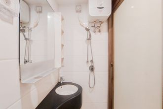 In-room Bathroom 4 Restful and Good Designed Studio Sky House BSD Apartment By Travelio