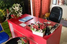 ロビー RedDoorz near Pantai Idola Banyutowo Hotel D'LLALA