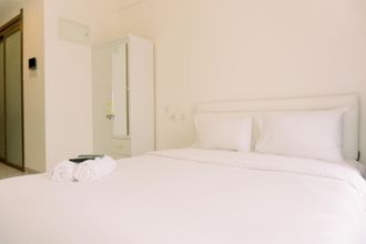 寝室 Simply Look and Well Furnished Studio Sky House BSD Apartment By Travelio