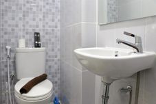 In-room Bathroom Tidy and Homey Designed Studio Tokyo Riverside PIK 2 Apartment By Travelio