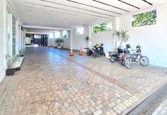 Others 5 Urbanview The Halona near Jawa Timur Park 4