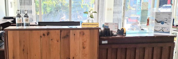 Lobby Urbanview The Halona near Jawa Timur Park 4