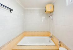 ห้องน้ำภายในห้อง 4 Good Studio Apartment Grand Palace Kemayoran By Travelio