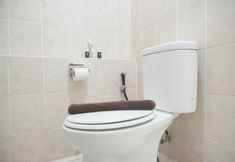 Bilik Mandi dalam Bilik 4 Cozy Living Studio Apartment at Green Bay Pluit By Travelio