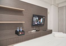 Lobi 2 Cozy Living Studio Apartment at Green Bay Pluit By Travelio
