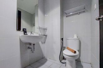 客房浴室 4 Comfort and Enjoy Living Studio Room Apartment at Casa de Parco By Travelio