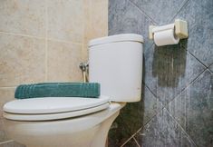 In-room Bathroom 4 Simple and Minimalist Studio at Great Western Resort Apartment By Travelio