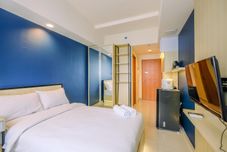 臥室 Elegant Studio Apartment at Evenciio Margonda By Travelio
