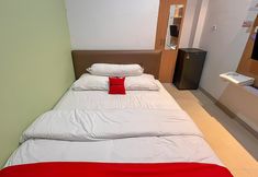 Bedroom 2 RedDoorz syariah near Universitas Mulawarman