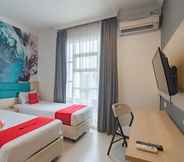 Kamar Tidur 2 RedDoorz @ Hotel Arimbi Dewi Sartika Baru