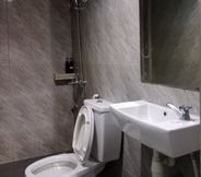 Toilet Kamar 7 HOTEL GREEN ACC