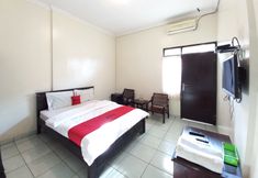 Bedroom 2 RedDoorz Syariah @Hotel Pandan Wangi near Alun Alun Sidoarjo