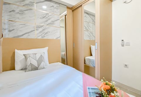 ห้องนอน Comfort 2BR at Meikarta Cikarang Apartment By Travelio
