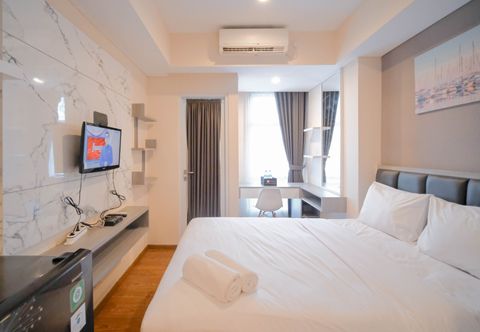 Bedroom Comfortable Living and Compact Studio at Grand Sungkono Lagoon Apartment By Travelio