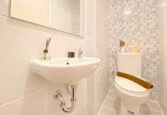 In-room Bathroom 5 Simply Studio at Tokyo Riverside PIK 2 Apartment By Travelio