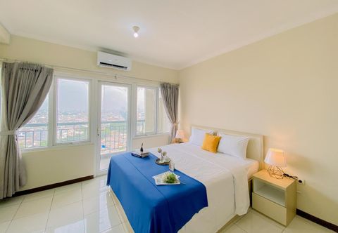 ห้องนอน Warm and Cozy Studio (No Kitchen) at Grand Palace Kemayoran Apartment By Travelio