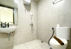 In-room Bathroom 5 Homey and Full Furnished Studio Pollux Chadstone Apartment By Travelio