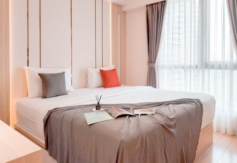 Bedroom Spacious and Good Deal 3BR Sky House BSD Apartment By Travelio