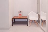 อื่นๆ Homey and Warm 1BR at Brooklyn Alam Sutera Apartment By Travelio