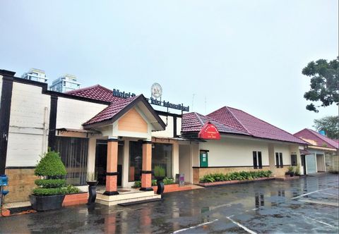 外部的 Motel Danau Toba International