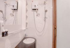 Toilet Kamar 7 Good Place Studio Apartment Sky House Alam Sutera near IKEA By Travelio