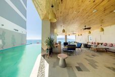 수영장 Lyn Panorama Beachfront Apartment