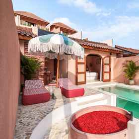 Lobby 1 Woywoy Escape Tabo, Rusters Pottery Studio Hotels