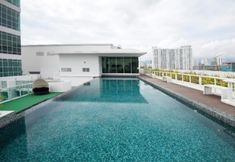 Swimming Pool 5 Maritime Suites Pulau Pinang By Swiss Home Empire