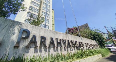 Bangunan 2 Apartment 1BR with Direct Access to Pool at Parahyangan Residence By Travelio  