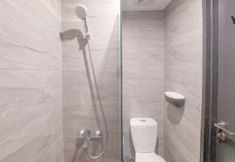 ห้องน้ำภายในห้อง 6 Well Furnished and Cozy Studio Apartment Collins Boulevard By Travelio