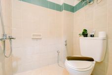 In-room Bathroom Good Place Studio at Apartment Taman Semanan Indah Cengkareng By Travelio