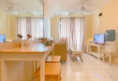 公共空間 4 Homey and Good Place at 2BR Kebagusan City Apartment By Travelio