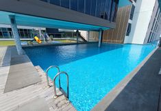 สระว่ายน้ำ 4 Pines Studio Melaka Private Suites