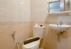 In-room Bathroom 6 Spacious Luxury 2BR at Apartment Majesty By Travelio
